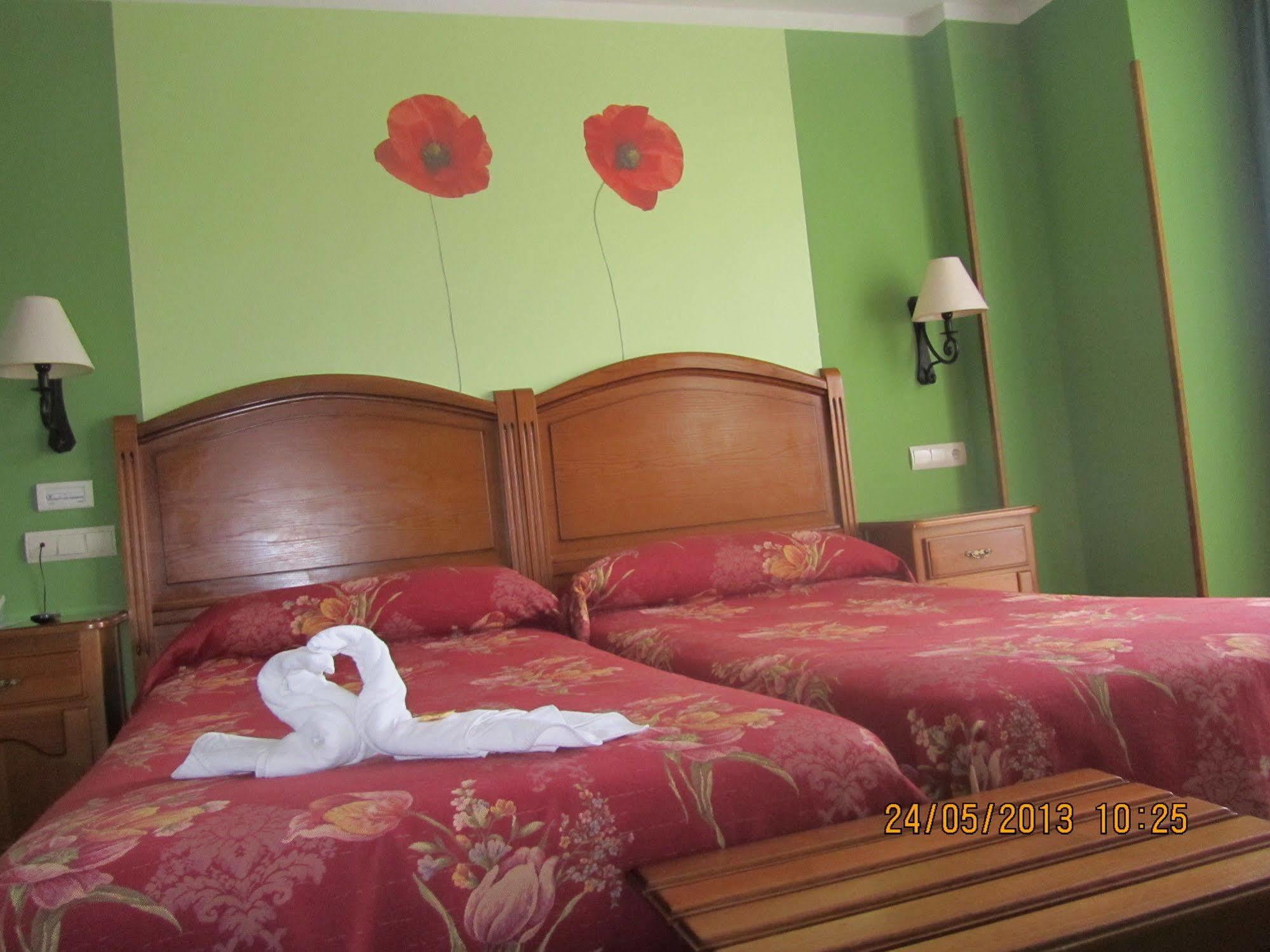 Hotel Marfrei Hinojedo Dış mekan fotoğraf